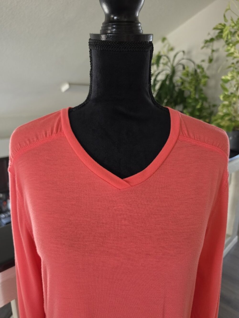 PACIFIC TRAIL Women's Pink Solid V-Neck Long Sleeve Knit Pullover Top Size M - Picture 4 of 4